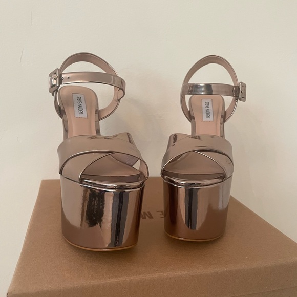 Steve Madden Vaida 6” patent platform pumps, metallic gold - Picture 2 of 7